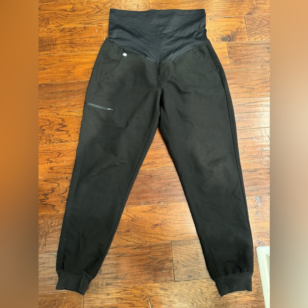 FIGS Zamora maternity jogger scrub pants - Medium